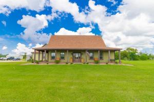 9697 Stucki Rd, Elberta, AL 36530