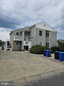 20 Amy Drive Manahawkin, NJ 08050