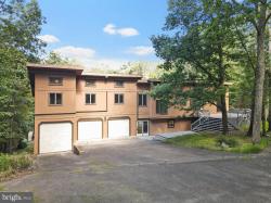 3545 High Crest Road Canadensis, PA 18325