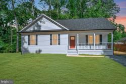 405 Cedar Ln Colonial Beach, VA 22443