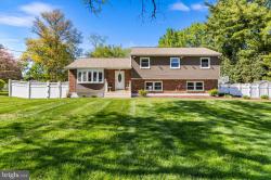 28 Bayberry Road Ewing, NJ 08618