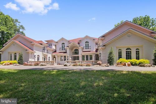 Upper Marlboro 600 000 Above The us luxury real estate market offers a great choice of properties: upper marlboro 600 000 above