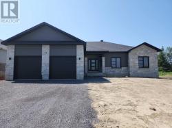 33 WHITETAIL AVENUE South Stormont, ON K0C1P0