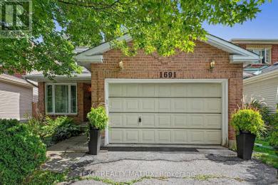 Listing #X13790714 - 1691 HUNTERS RUN DRIVE Ottawa, ON K1C6X3