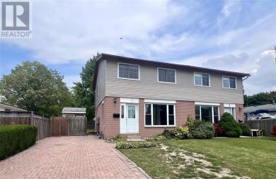 12 Larkwood Wallaceburg, ON N8A4T5