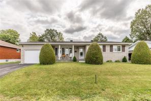 725 Cartier Boulevard, Hawkesbury, Ontario K6A1W8