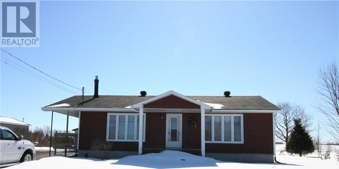 FOR SALE / A VENDRE 2034 Rue Principale, ChuteaBlondeau
