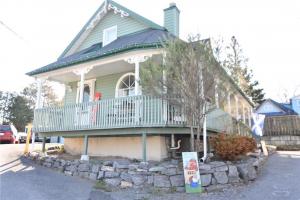 1805 Albert Street, Rockland, Ontario K4K1L3