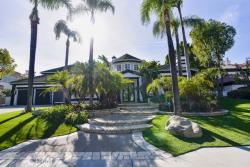 5517 Newcastle Lane Calabasas, CA 91302