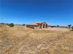 7677 Solano Road Phelan, CA 92371