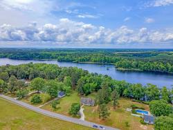 1403 Winnwood Lane Summerton, SC 29148