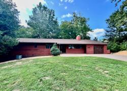 1108 W Outer Drive Oak Ridge, TN 37830