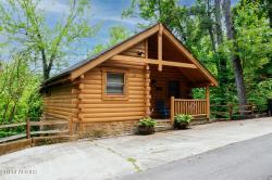 1235 Honeysuckle Lane Sevierville, TN 37876