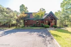 635 Gatlinburg Falls Way Gatlinburg, TN 37738