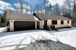2030 Pinewood Dr Eagle River, WI 54521