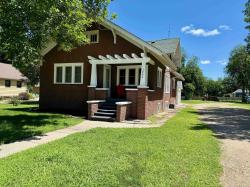 1406 Okoboji Avenue Milford, IA 51351