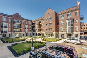 1219 Napoleon 201, South Bend, IN 46617