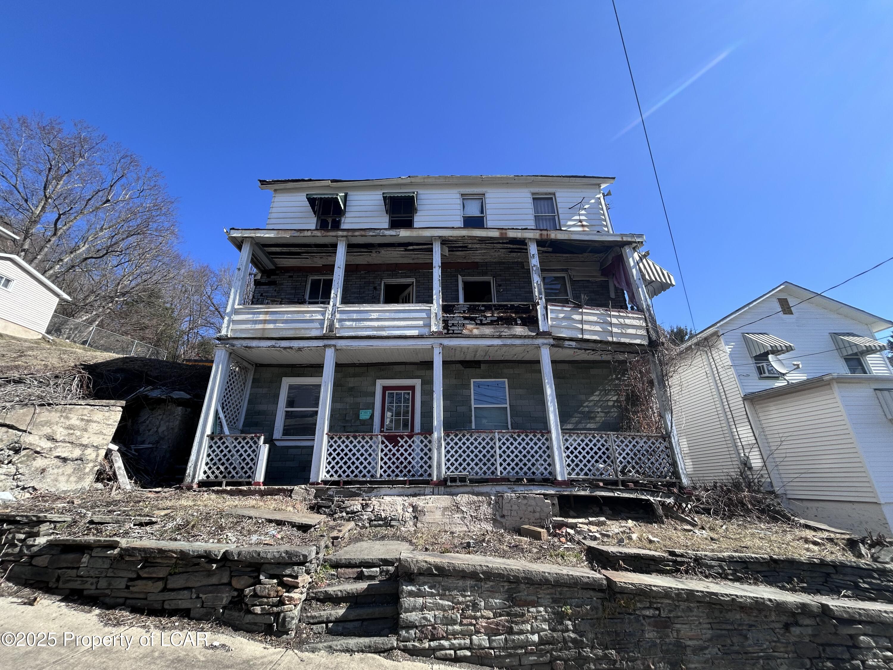 MLS #25-3470 - 240 Center Avenue Plymouth, PA 18651, image size:3000x2250