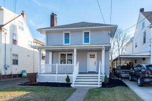 Photo of property at 212 Bennett Street