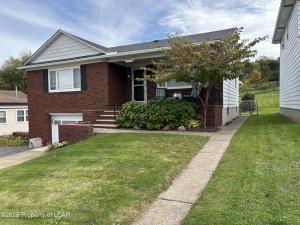 Photo of property at 185 N Main Street