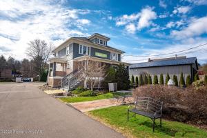 Photo of property at 206 N Main Street