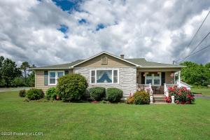 Photo of property at 5492 Main Road