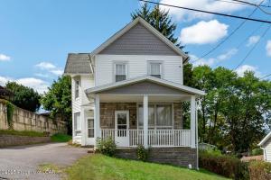 Photo of property at 9 Chestnut Hill Road