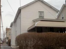 620 Manhattan Ct, Hazleton, PA 18201