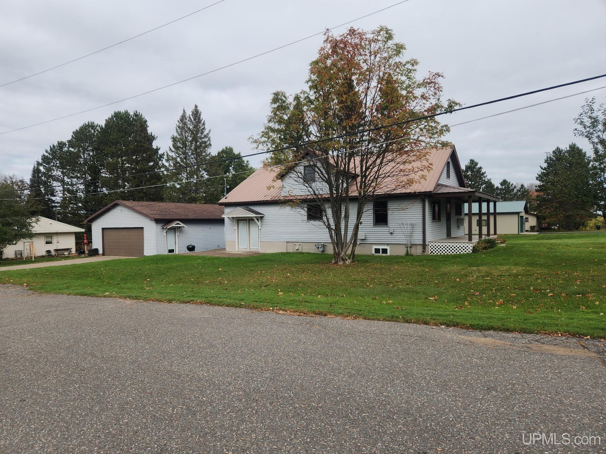 MLS 50124891 241 W Third Street Caspian, MI 49915