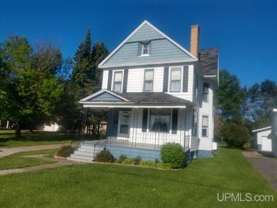 FEATURE FRIDAY!  308 Selden Rd, Iron River, MI  49935 - $88,900