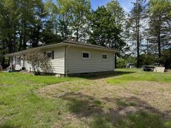 29 Mayflower Rd Leicester, MA 01524