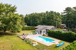 649 Middle Rd Acushnet, MA 02743