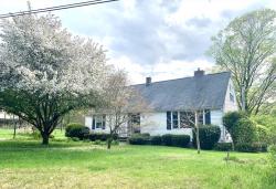 52 Burnett St Granby, MA 01033