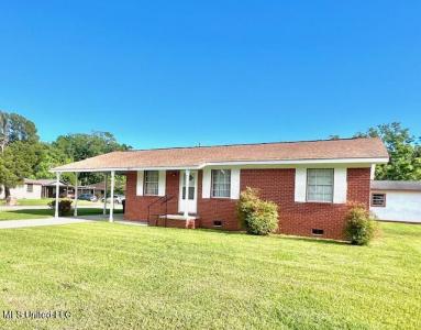 5612 Gregory Street Moss Point, MS 39563