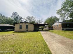 8055 Oakbrook Drive Southaven, MS 38671