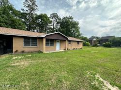 3813 Hill Avenue Moss Point, MS 39562