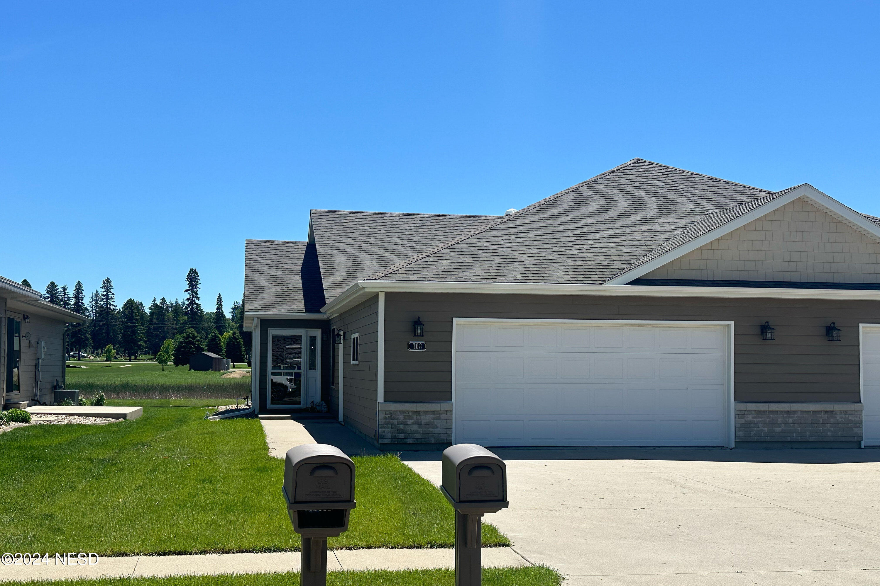 MLS 322188 708 16Th Avenue NE Watertown, SD 57201