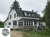 8935 Cherry Avenue, Rapid City, MI 49676