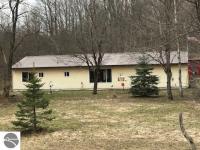 7723 Valley, Frederic, MI 49733