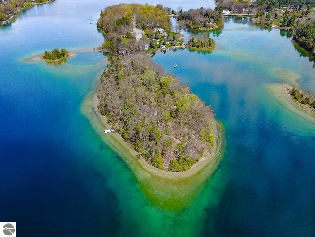Singles in silver lake in