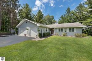 6962 N Reynolds Road, Lake Ann, MI 49650