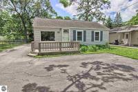 862 Carver Street, Traverse City, MI 49686