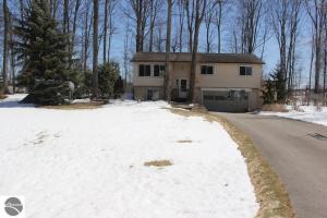 1900 Sparrow Drive, Traverse City, MI 49696