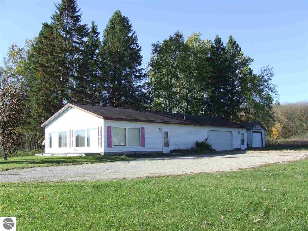 Mls 1863950 2272 W Houghton Lake Road Lake City Mi 49651