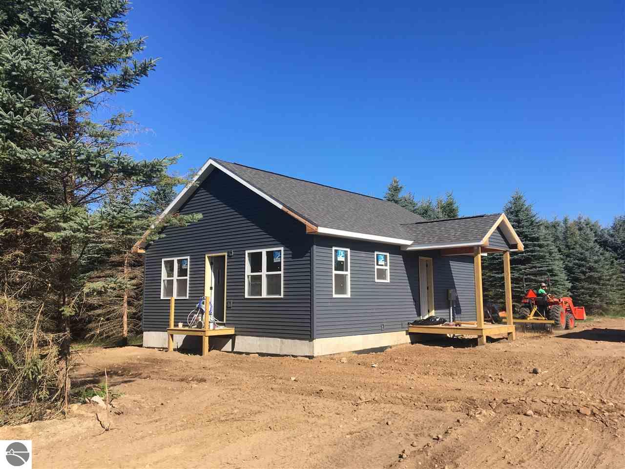 Mls 1873730 2307 Peruvian Trail Traverse City Mi 49696