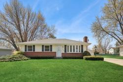 2140 Mapleview Avenue E Maplewood, MN 55109