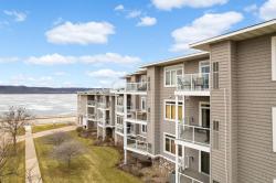 1215 N Lakeshore Drive Penthouse B & guest suite(400) Lake City, MN 55041
