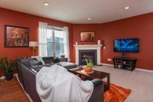 4065 Holasek Path, Chaska, MN 55318