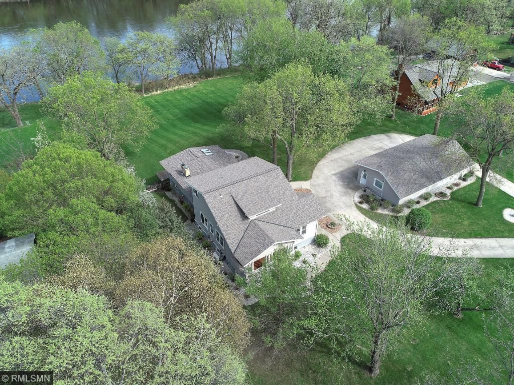 Country Living on the Mississippi River. Only 10 minutes from Downtown Minneapolis