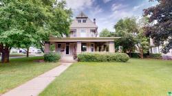 736 W Cedar St Cherokee, IA 51012